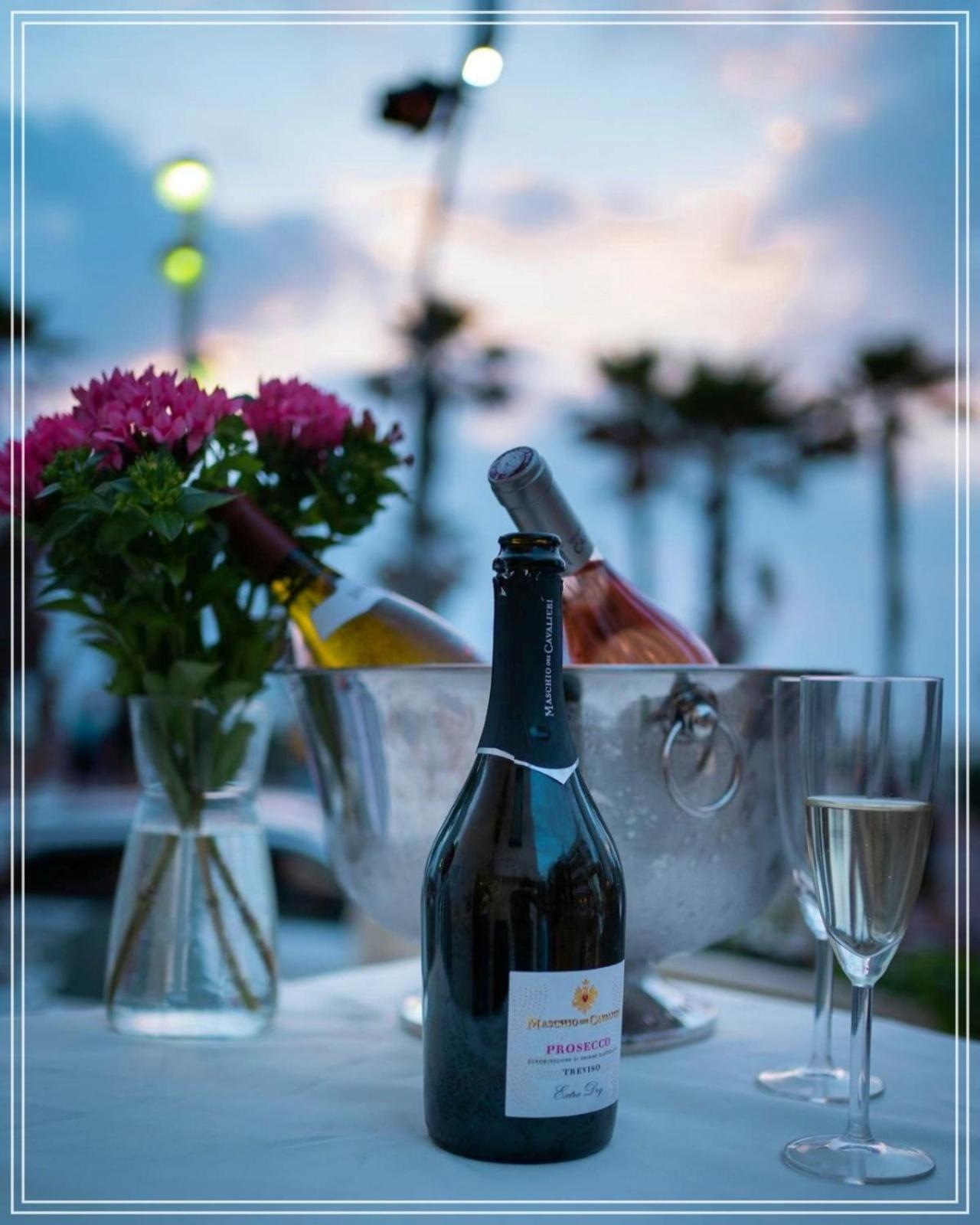 Bugrashov Beach 88 Hotel And Spa Tel Aviv Buitenkant foto
